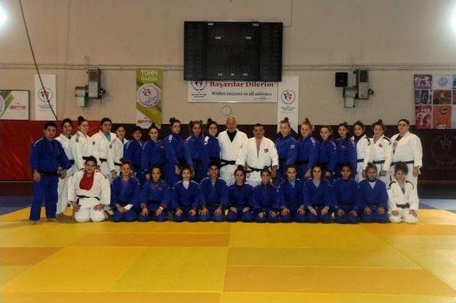 Trabzon’da 3 Ay Judo Eğitimi Veren Mino Shojiro Görevini Tamamladı