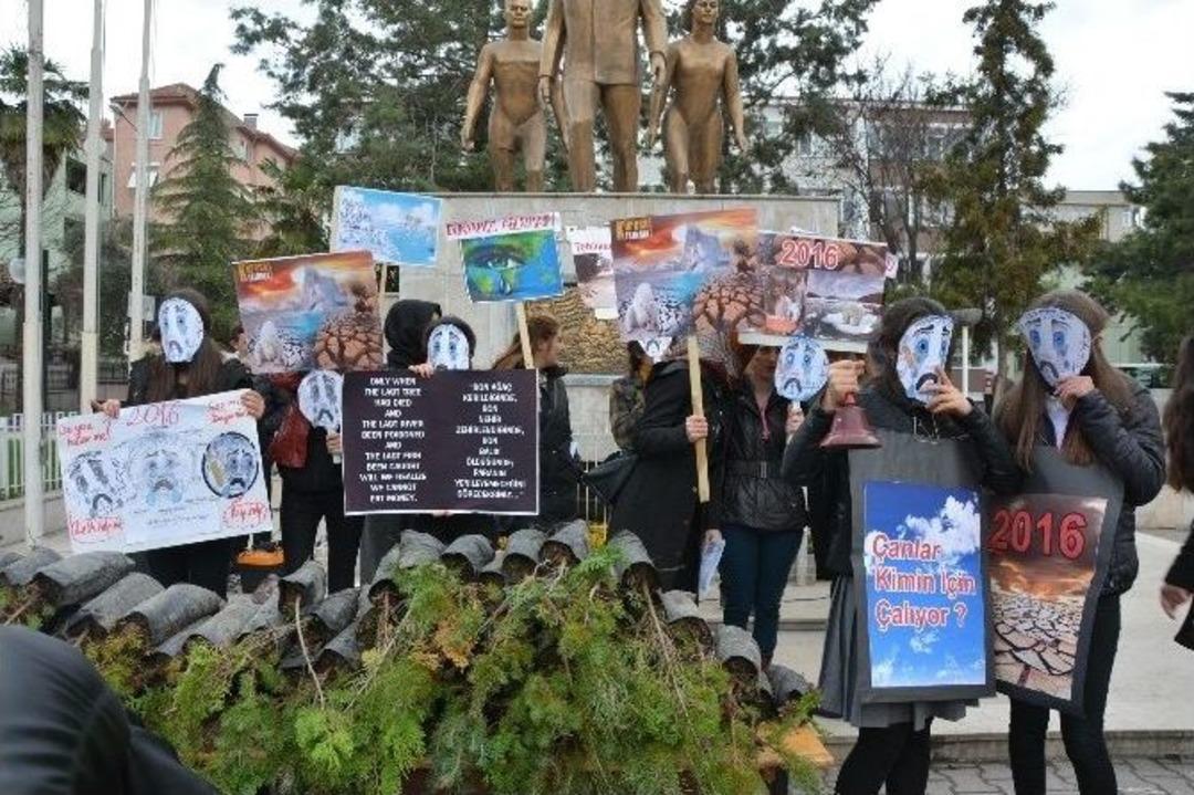 &Ouml;ğrencilerden D&uuml;nyaya &lsquo;&ccedil;an&rsquo;lı Ve &lsquo;sala&rsquo;lı &Ccedil;evre Uyarısı