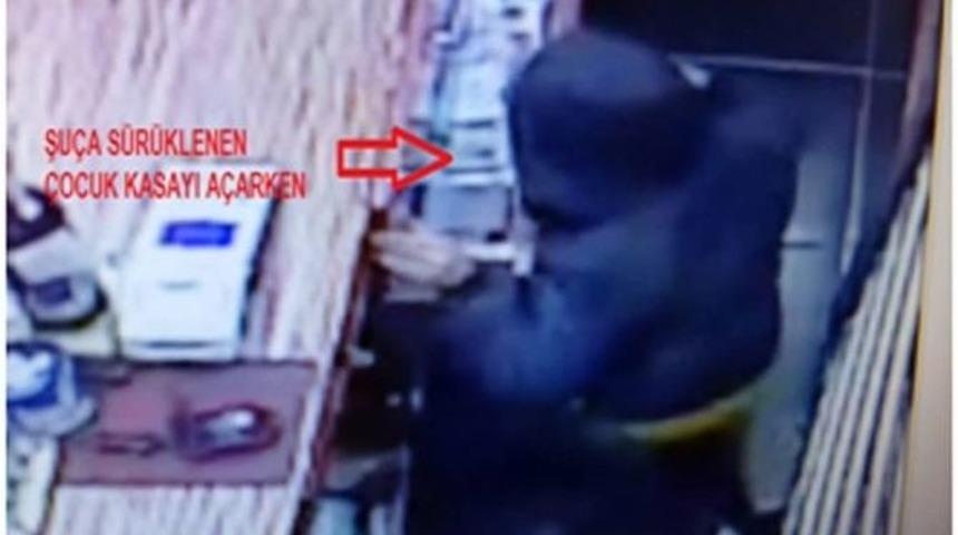 İkisi Oyaladı Biri &Ccedil;aldı