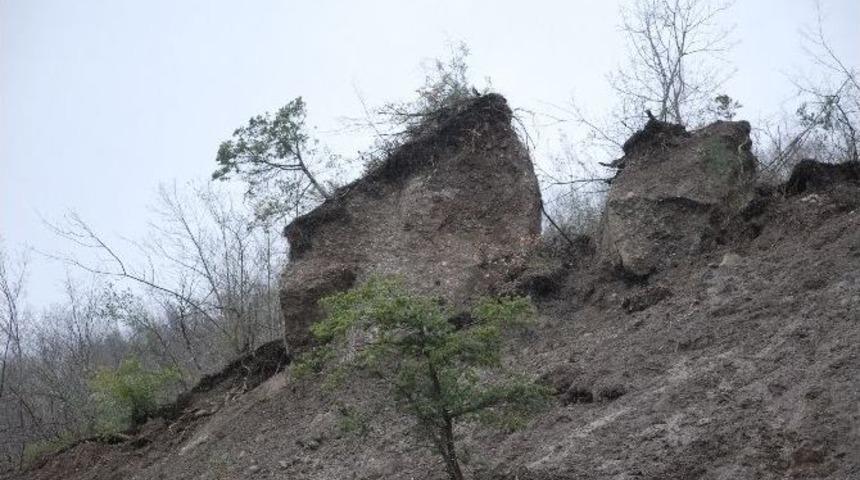 Dev Kaya Par&ccedil;asının Yola D&uuml;şme Tehlikesi Korkutuyor
