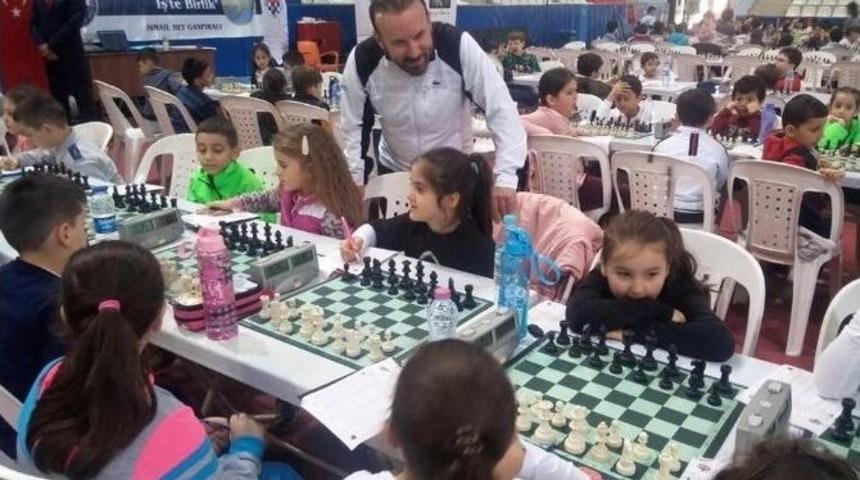 Satran&ccedil; Turnuvası B&uuml;y&uuml;k İlgi G&ouml;rd&uuml;