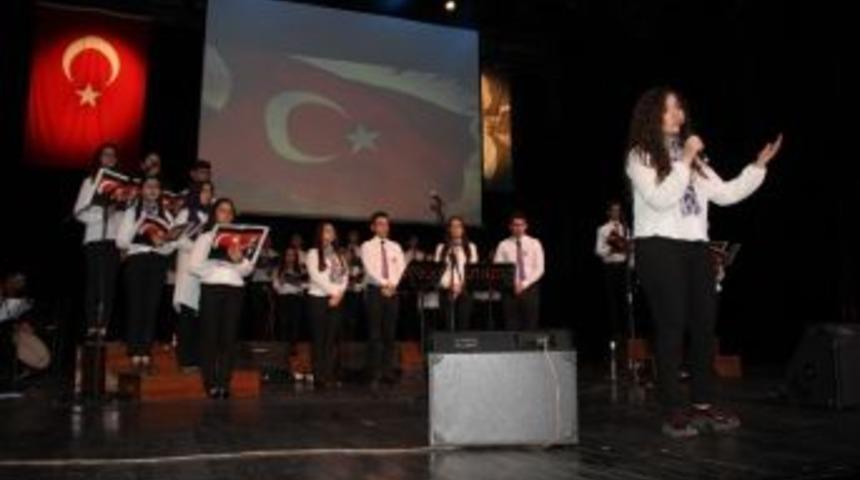 İstiklal Marşı&rsquo;nın 95. Yılı Akif&rsquo;in Şiirleriyle Anıldı