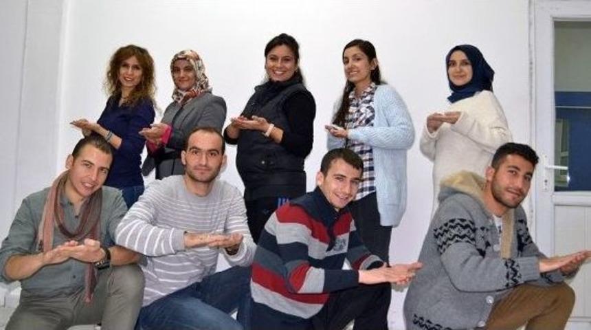 &Ccedil;anakkale T&uuml;rk&uuml;s&uuml;&rsquo;n&uuml; Bir De B&ouml;yle Dinleyin