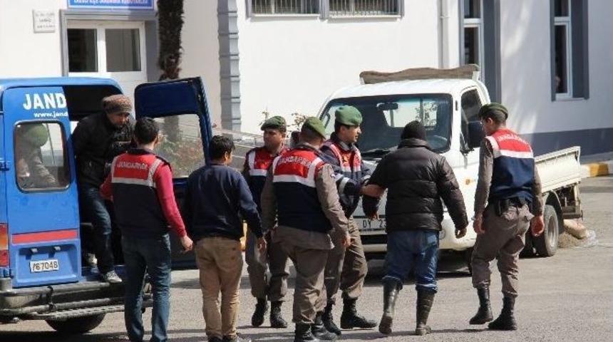 Telefon Hatları Kesilince Jandarmaya Yakalandılar