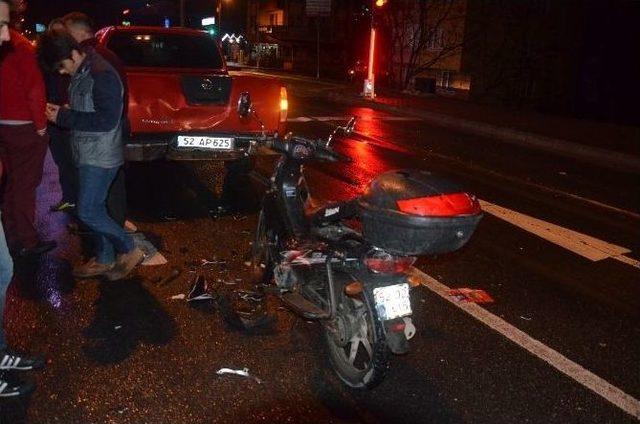 Fatsa’da Motosiklet Kamyonete Çarptı: 1 Yaralı 1