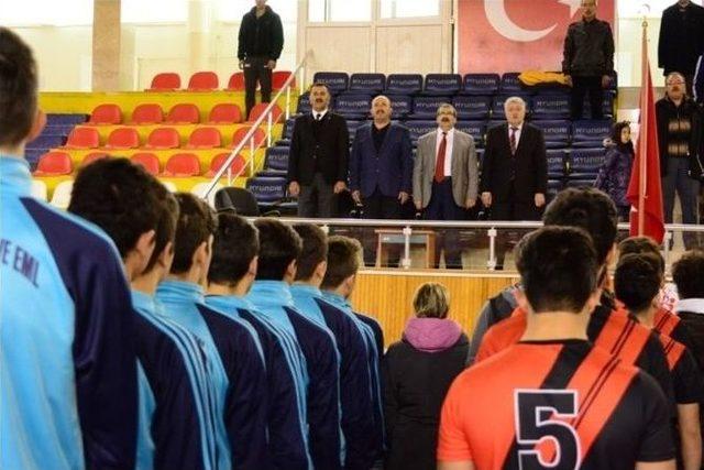 Tokat’ta Okullarası Gençler Voleybol Grup Müsabakaları