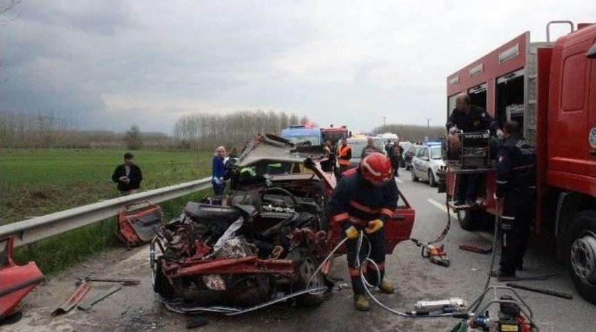 Sakarya&rsquo;daki Kazada &Ouml;len Aile Son Yolculuğuna Uğurlandı