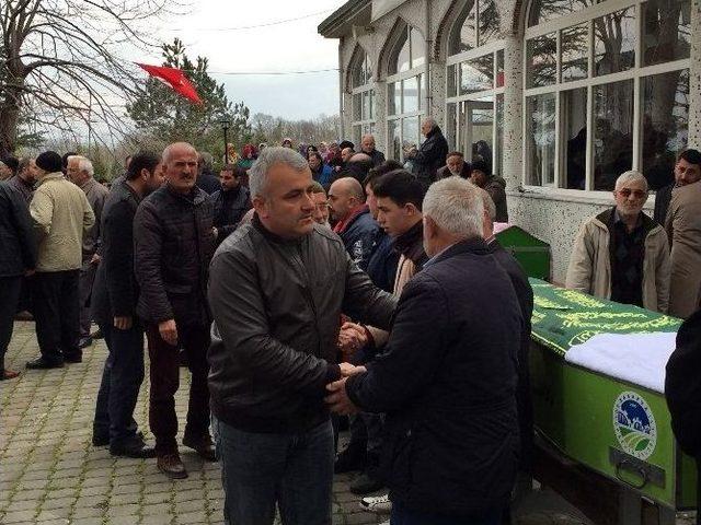 Sakarya’daki Kazada Ölen Aile Son Yolculuğuna Uğurlandı