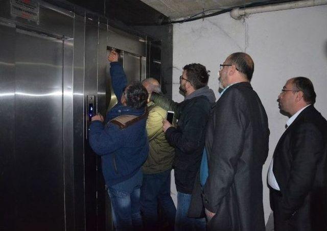 Milletvekili Taşcı, Asans&ouml;rde Mahsur Kaldı 1