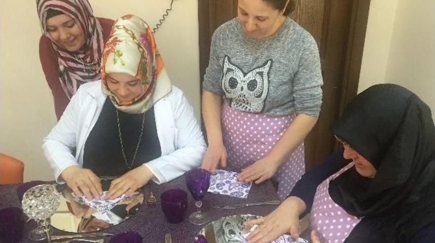 Pursaklar Belediyesi&rsquo;nden Hanımlara Sofra Hazırlama Dersi