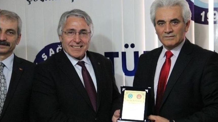 Yılın Doktoru Mehmet Sel Başarısının Sırrını A&ccedil;ıkladı