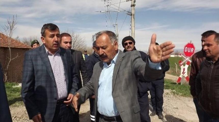 Tren Kazasında &Ouml;ğrencinin &Ouml;ld&uuml;ğ&uuml; Hemzemin Ge&ccedil;it Kapatılıyor