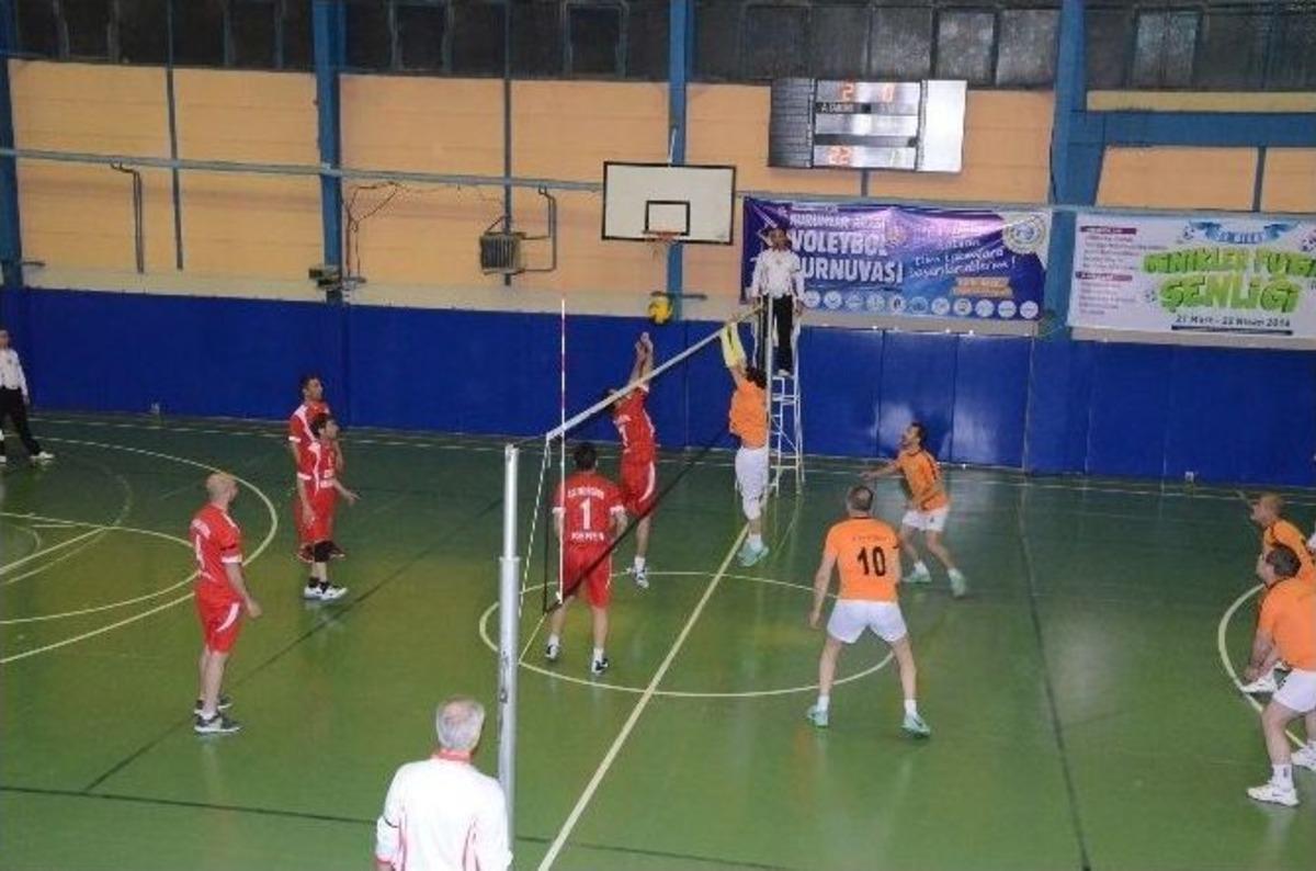 Boz&uuml;y&uuml;k Belediyesi Kurumlar Arası Voleybol Turnuvası&rsquo;nda Şehitler İ&ccedil;in Saygı Duruşu