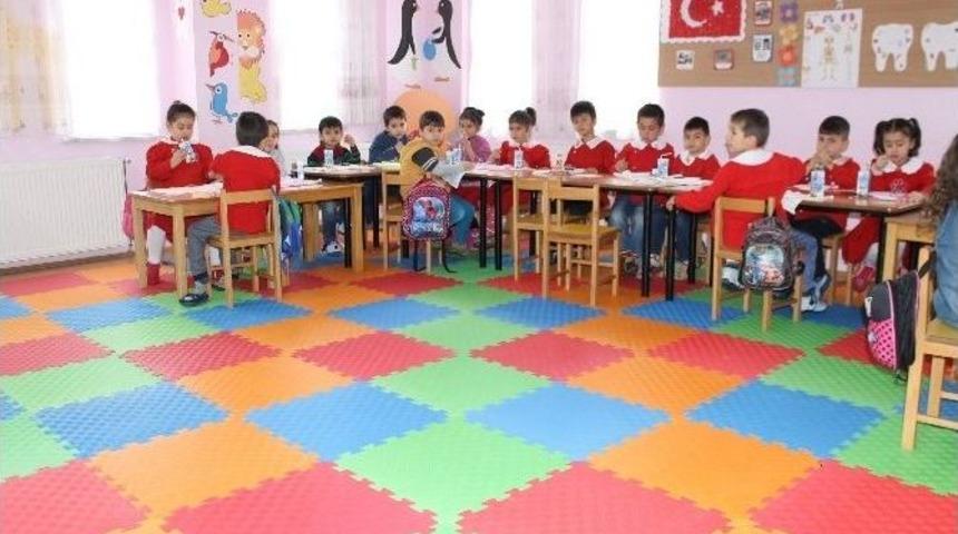 İstanbul&rsquo;dan Akdağmadeni&rsquo;nde Okuyan &Ouml;ğrencilere Yardım Geldi