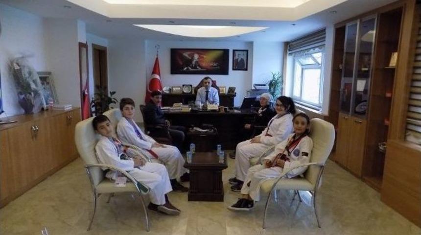 G&ouml;me&ccedil;li Tekvandocular Antalya&rsquo;dan 2 G&uuml;m&uuml;ş 2 Bronz Madalya İle D&ouml;nd&uuml;