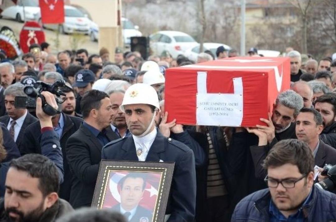 Şehit Emniyet Amiri Gaffar G&uuml;neş Malatya&rsquo;da Toprağa Verildi