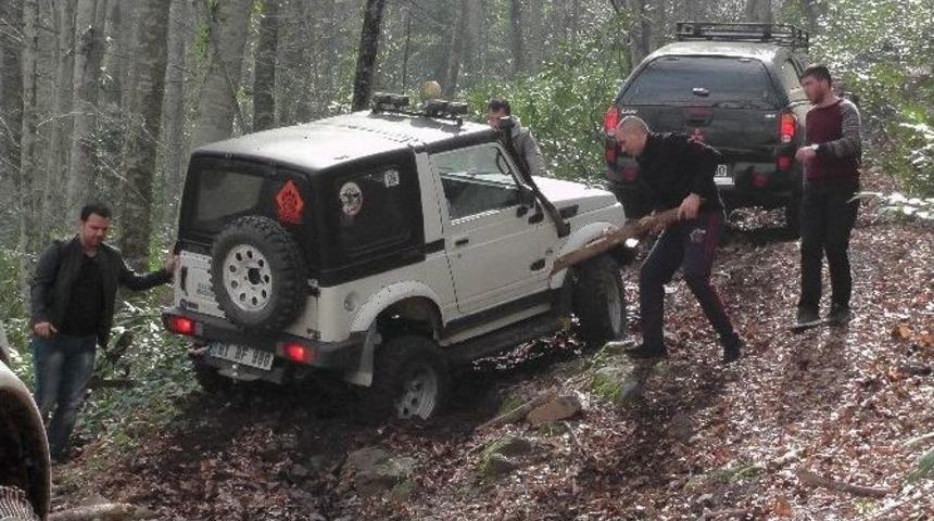 D&uuml;zceli Offroadcular Zorlu Etaplarda Jeeplerini Denediler