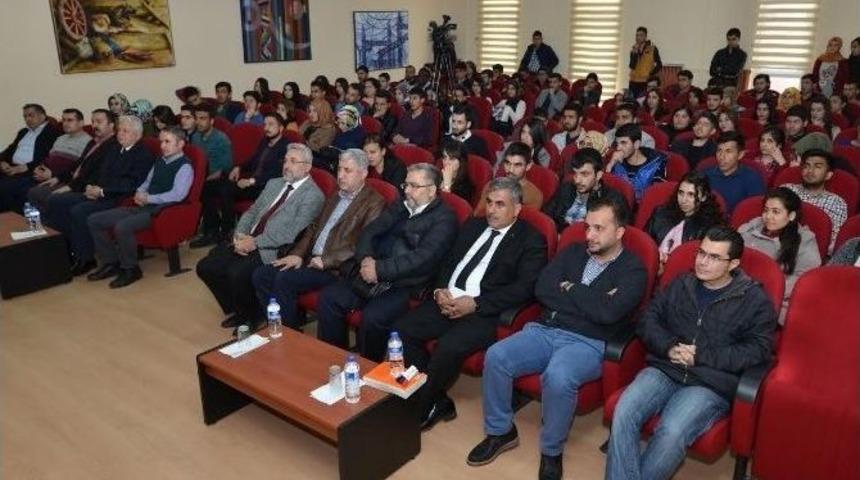 Polat, &Uuml;niversiteli Gen&ccedil;lerle Bir Araya Geldi