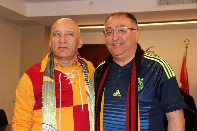 Galatasaray-fenerbahçe Derbisi Öncesi Dostluk Mesajı