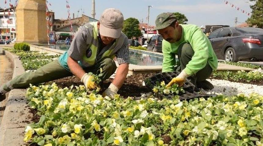 &Ccedil;orum Belediyesi Parkları Bahara Hazırlıyor