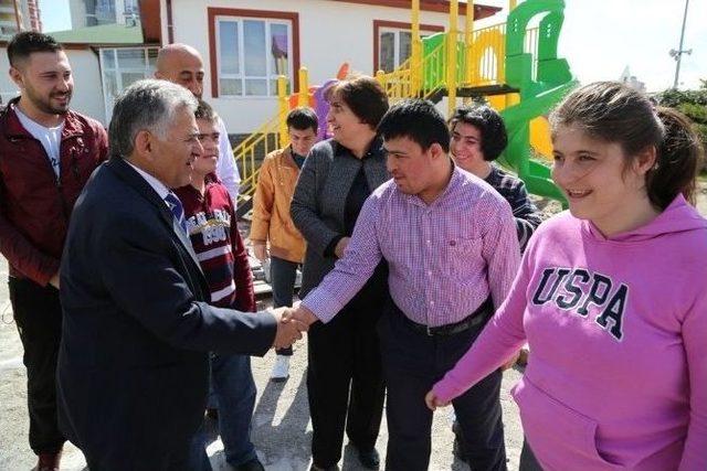 Başkanı Memduh Büyükkılıç Zihinsel Yetersiz Çocukları Yetiştirme Ve Koruma Vakfını Ziyaret Etti