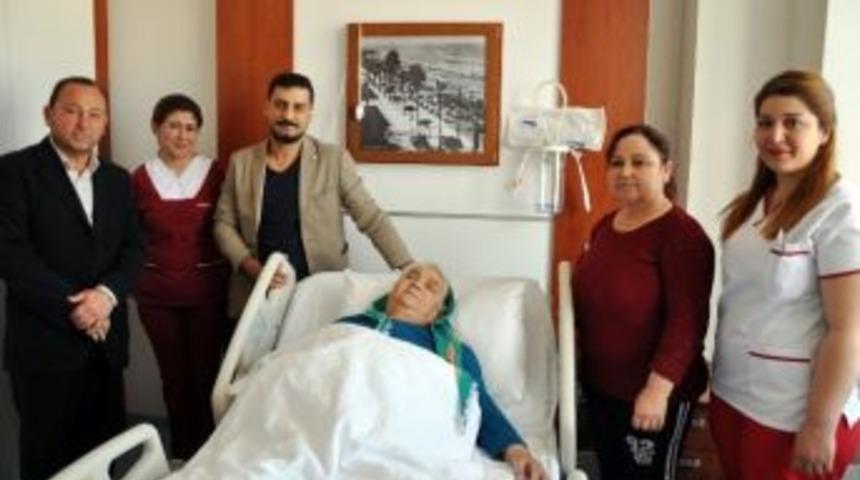 Yaşlı Kadın, Uyutulmadan Yapılan Ameliyat İle Sağlığına Kavuştu