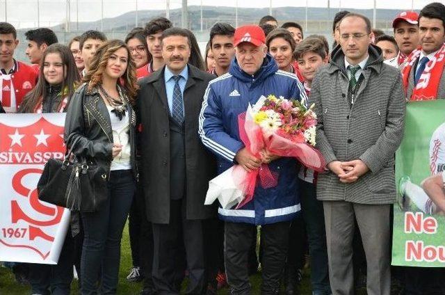 C&uuml; Vakfı Koleji, Medicana Sivasspor&rsquo;u Ziyaret Etti 2