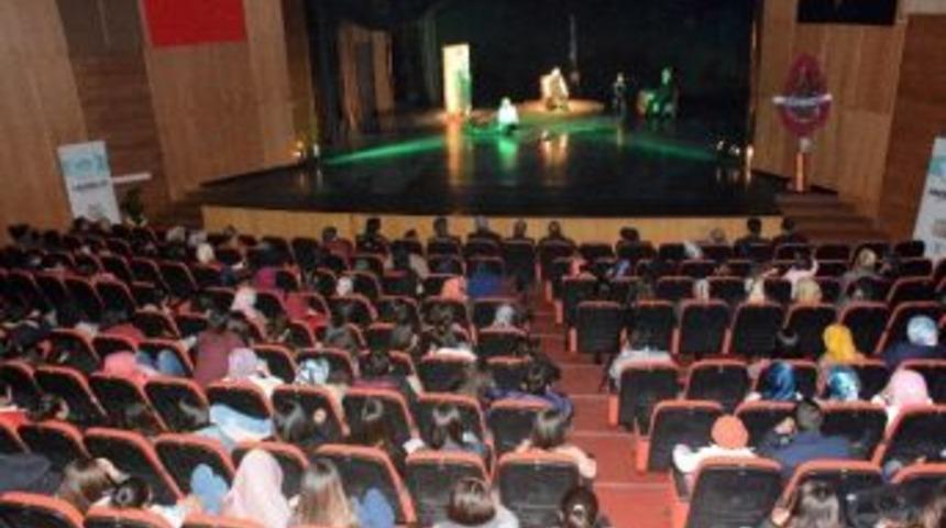 Mehmet Akif Ersoy&rsquo;u Anlatan Tiyatro Sahnelendi