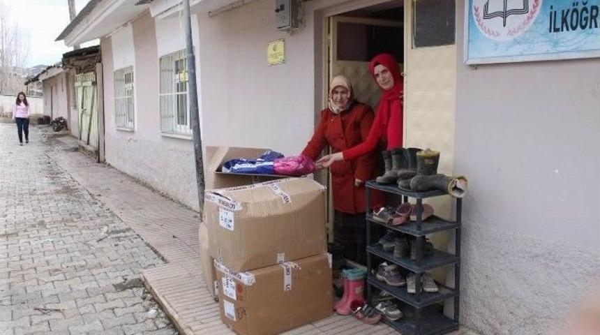 Yıldızeli’nde İhtiyaç Sahiplerine Kıyafet Yardımı Yapıldı