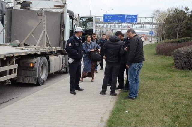 Şüpheli Otostopçu Kadın, Polis Ekiplerini Alarma Geçirdi