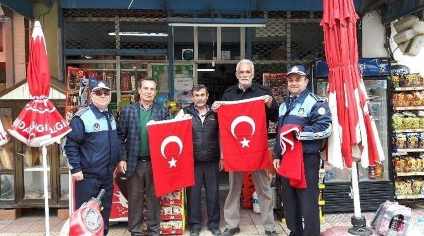Şanlı T&uuml;rk Bayrağı Yeniden Dalgalanıyor