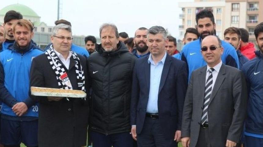 Manisalılar Platformu&rsquo;ndan Manisaspor&rsquo;a Baklava İkramı
