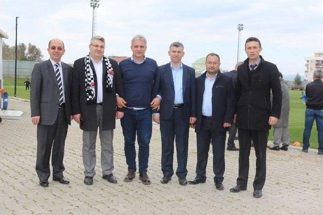 Manisalılar Platformu’ndan Manisaspor’a Baklava İkramı