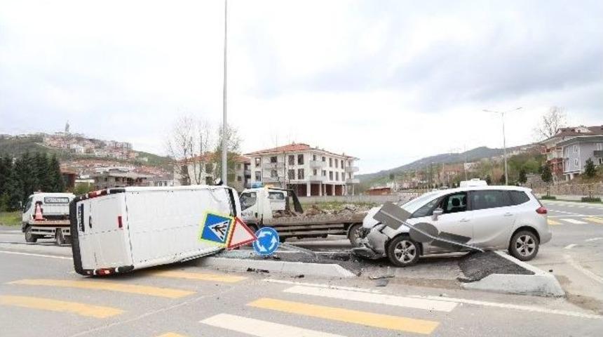 Sakarya&rsquo;da Trafik Kazası: 2 Yaralı