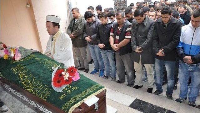 Sevgili Kurbanı Genç Kız Son Yolculuğuna Uğurlandı