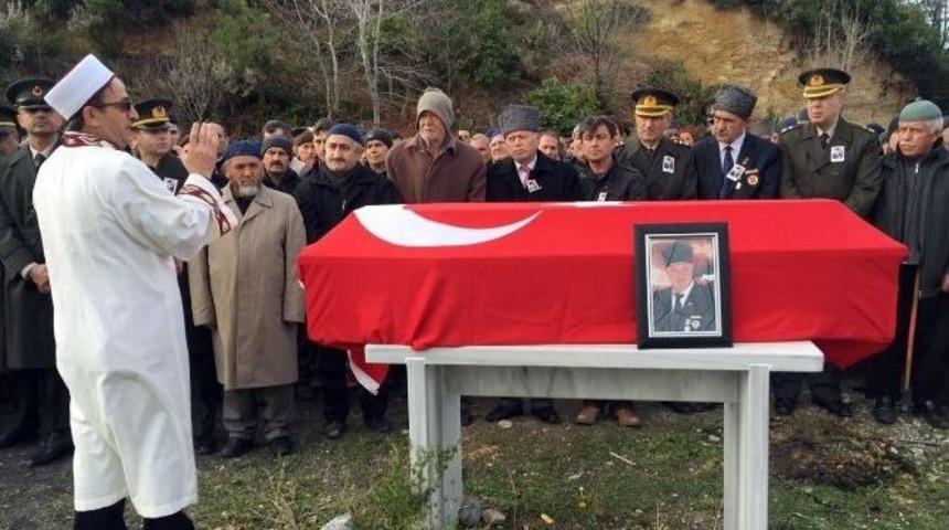 Kalp Krizi Ge&ccedil;iren Kıbrıs Gazisi Son Yolculuğuna Uğurlandı