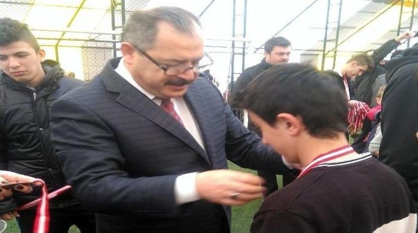 &Ouml;zel Sporcular Burhaniye&rsquo;den Madalyayla D&ouml;nd&uuml;