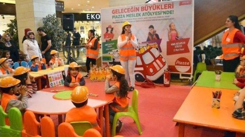 Piazza &Ccedil;ocuk Kul&uuml;b&uuml;, Miniklere Meslekleri Tanıtıyor