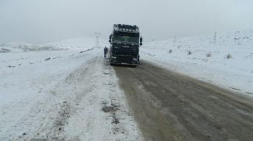 Ulgar Dağı&rsquo;nda Ulaşıma Kar Engeli