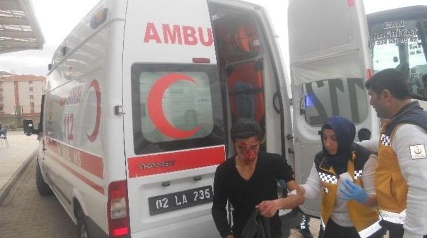 Otomobil İle Motosiklet &Ccedil;arpıştı: 2 Yaralı