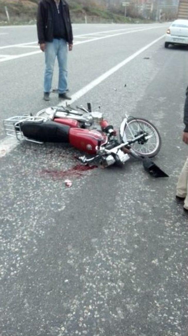 Otomobil İle Motosiklet &Ccedil;arpıştı: 2 Yaralı 1