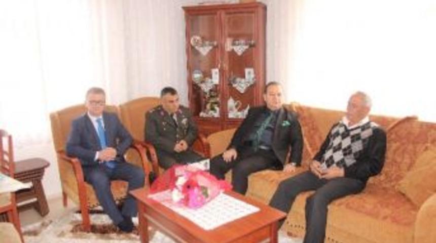 Kaymakam Yıldız&rsquo;dan Şehit Ailelerine Ziyaret