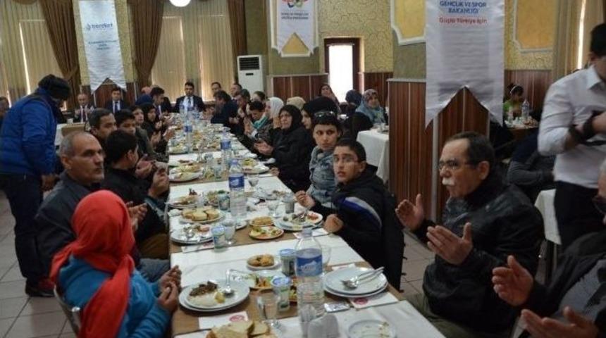Sığınmacılar İ&ccedil;in &lsquo;karab&uuml;k Yuvam Oldu&rsquo; Projesi Tanıtıldı