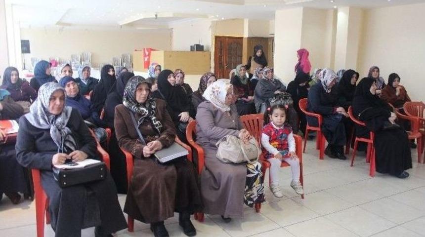 Saadet Partisi Kadın Kolları Genel Başkanı Ebru Asilt&uuml;rk: