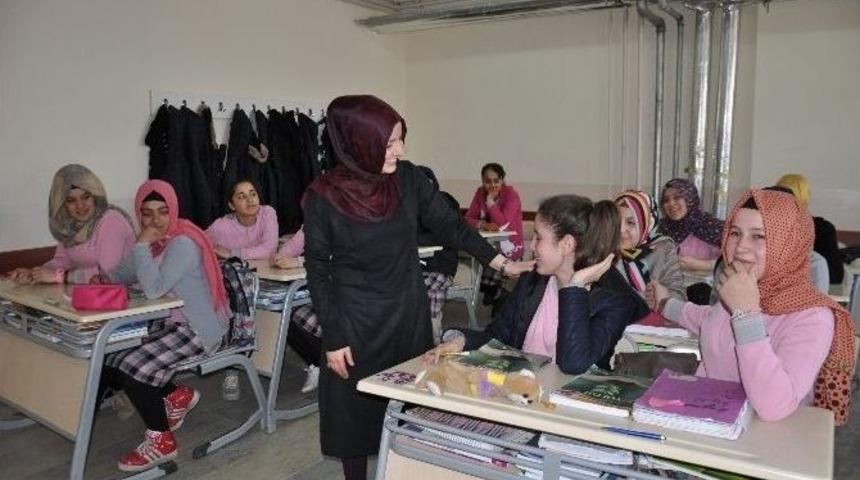 Kız &Ouml;ğrencilere &lsquo;&ccedil;ocuk Yaşta Evliliğin Zararları&rsquo; Anlatıldı