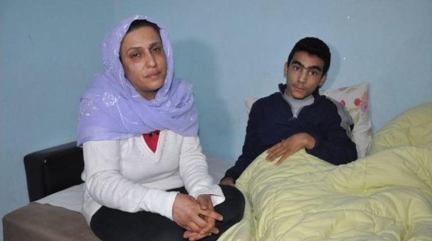 &Ccedil;aresiz Anne Oğlu İ&ccedil;in Yardım İstiyor