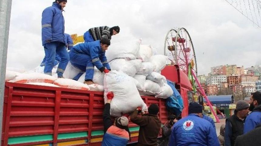 Kağıthane&rsquo;den Bayırbucak T&uuml;rkmenlerine 2 Tır Yardım