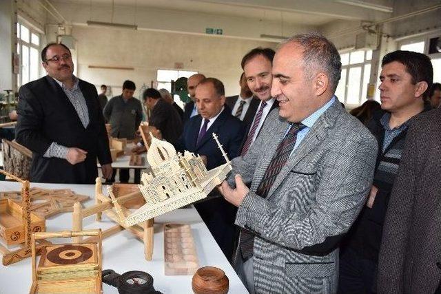 Dursunbey’de Ahşap Çeşitliliğini Arttıracak Proje