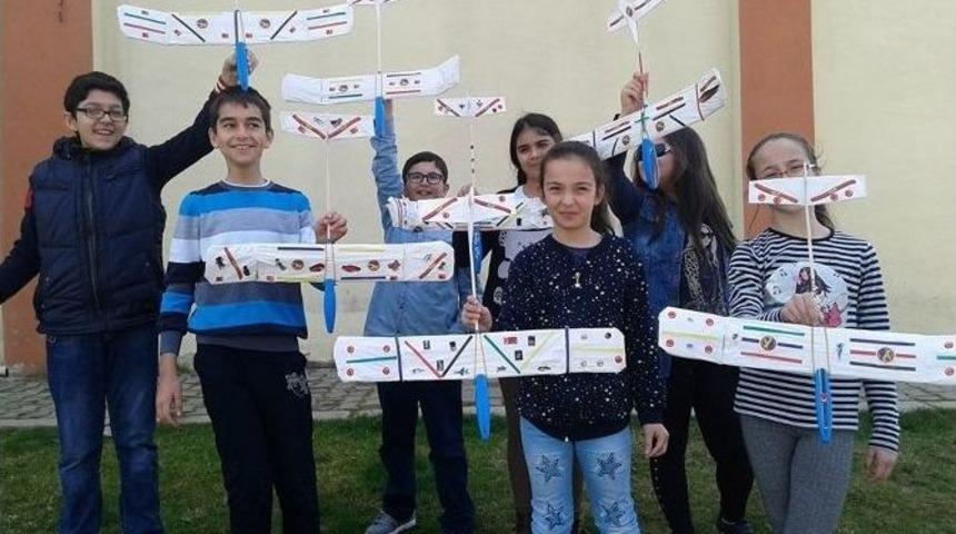 Model U&ccedil;ak Yapmayı &Ouml;ğreniyorlar