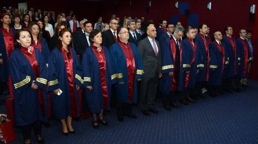 Profes&ouml;rl&uuml;ğe Ve Do&ccedil;entliğe Y&uuml;kselen Doktorlar C&uuml;bbe Giydi